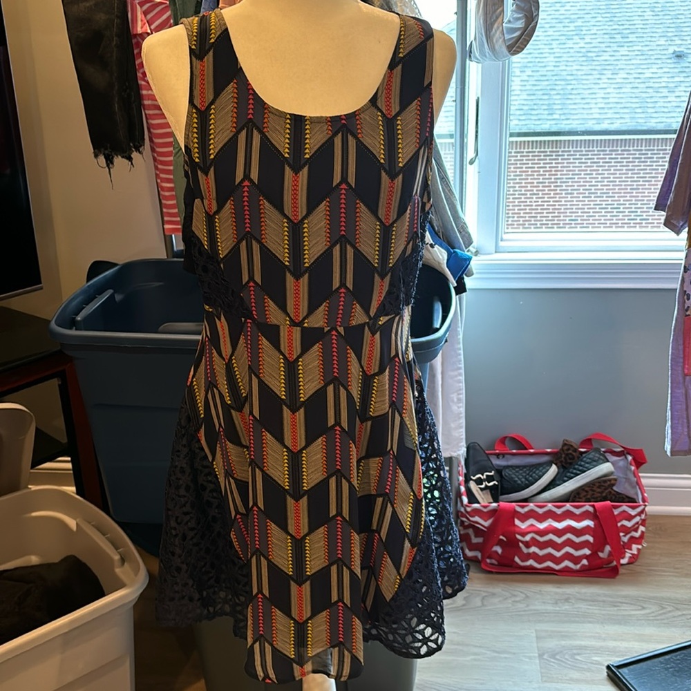 Sz L Doe & Rae navy chevron dress with lace detail